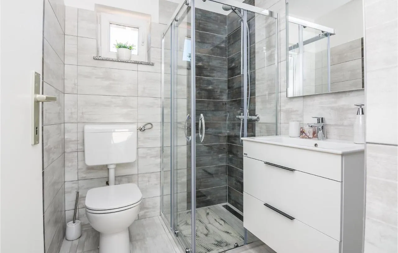 3 Bedroom Awesome Home In Donje Rastane