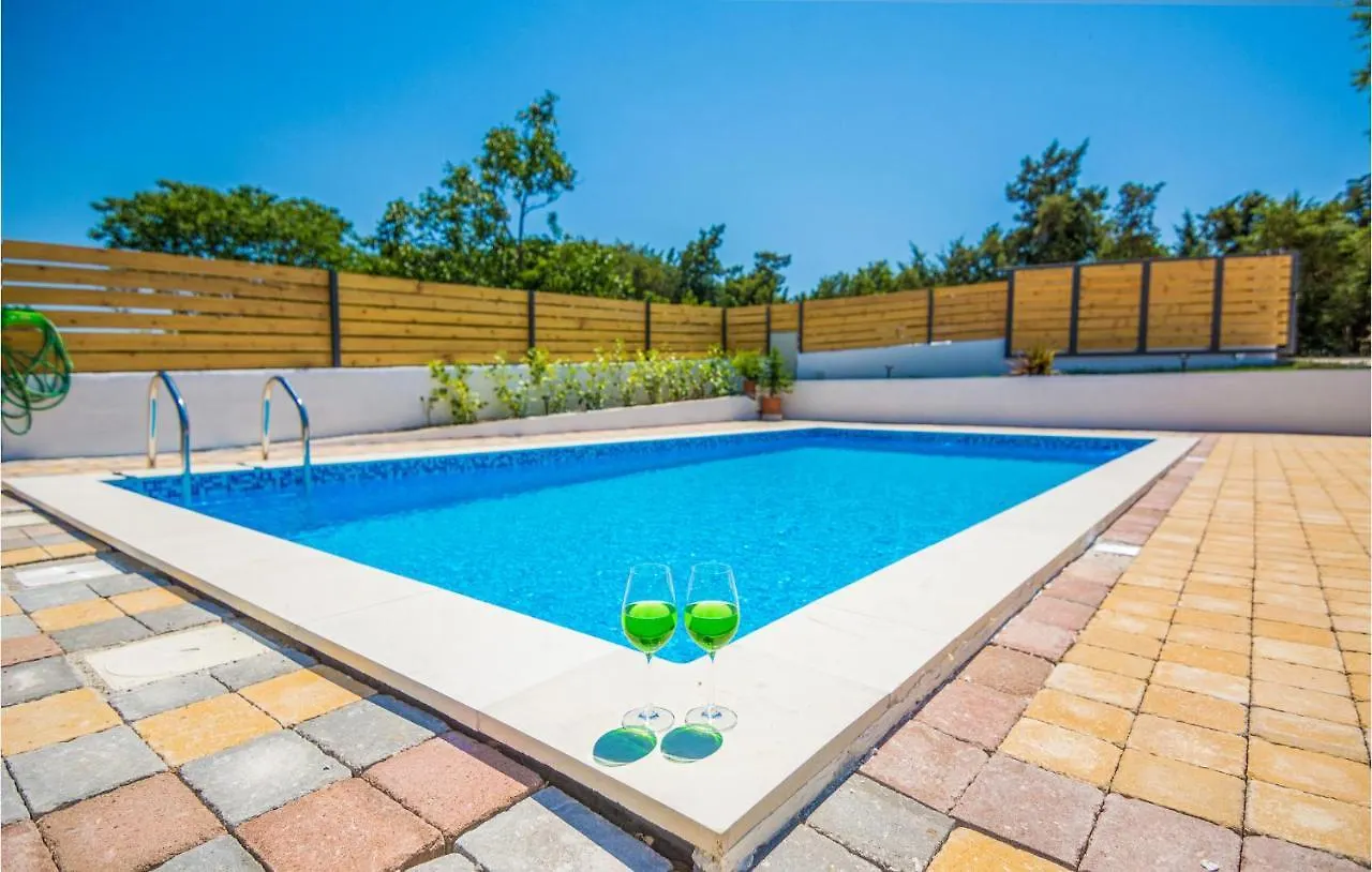 Holiday home 3 Bedroom Awesome Home In Donje Rastane