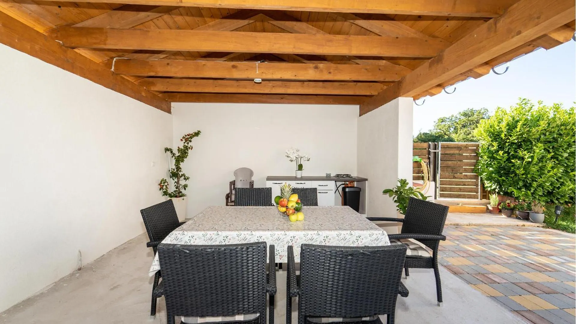 3 Bedroom Awesome Home In Donje Rastane Holiday home