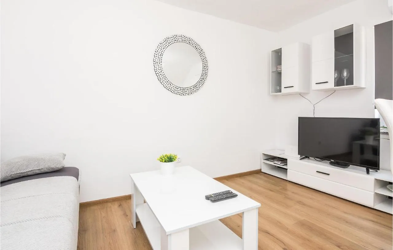3 Bedroom Awesome Home In Donje Rastane Holiday home
