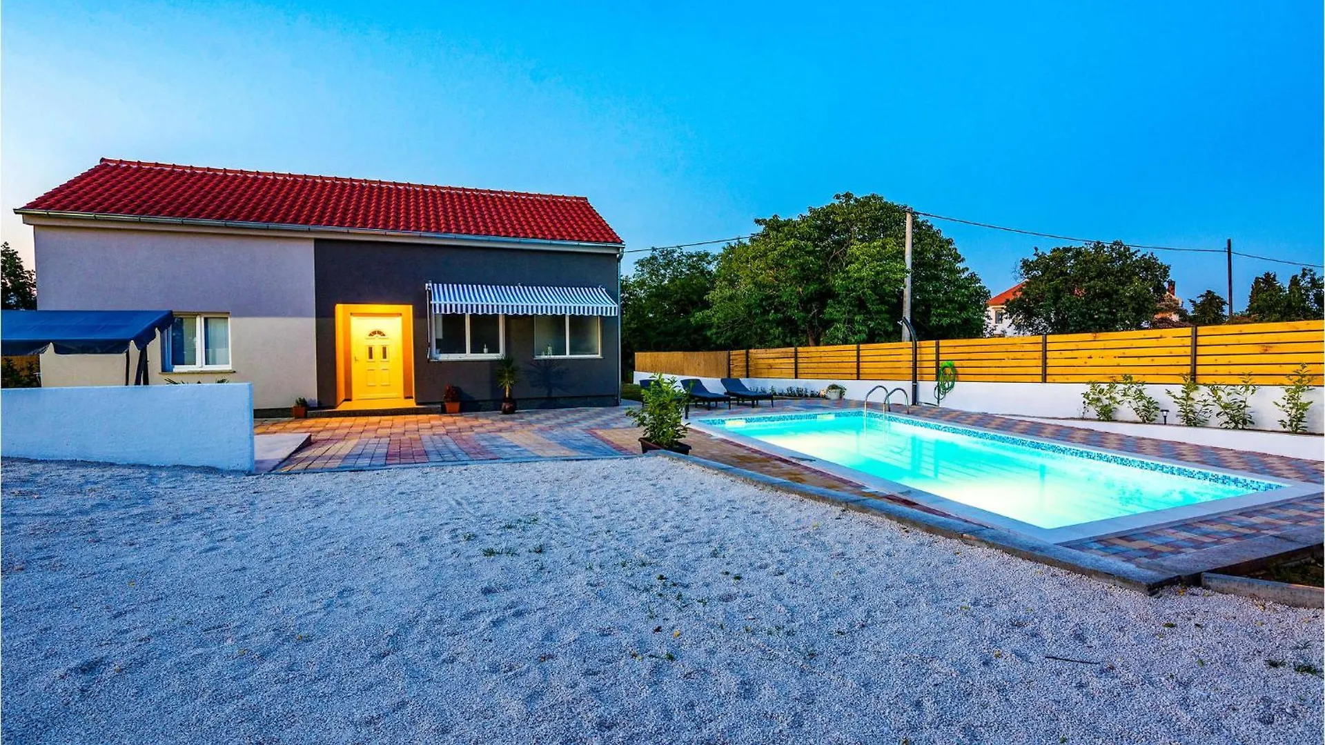 3 Bedroom Awesome Home In Donje Rastane 0*,
